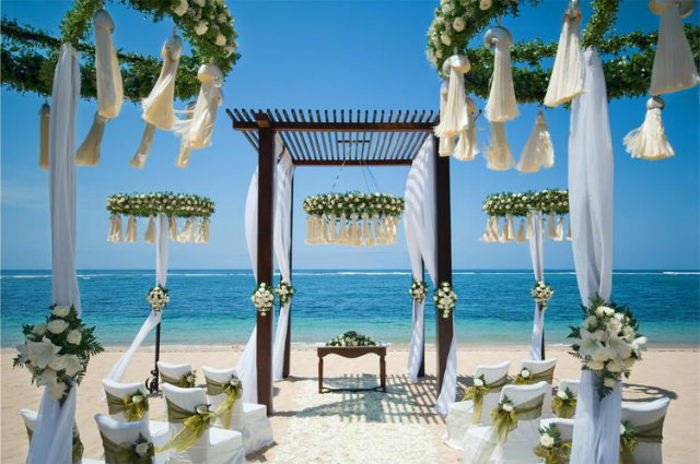 5 Unforgettable Wedding Destinations  5 Unforgettable Wedding Destinations Destination Wedding Fiji Beach white