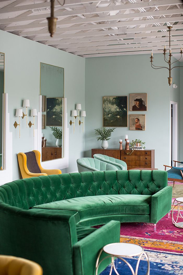 green-velvet-sofa-living-room  Green Velvet Upholstery in Living Rooms green velvet sofa living room