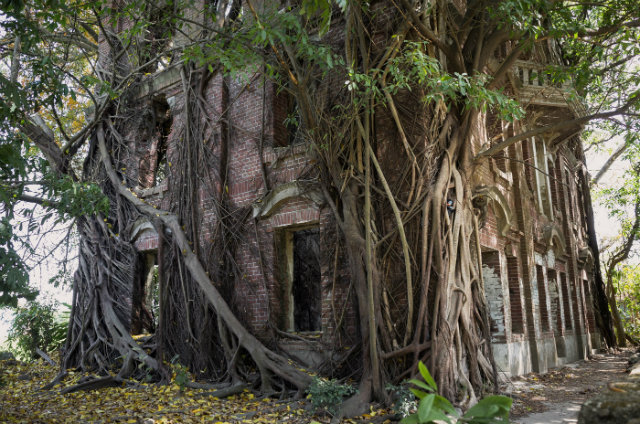haunted mansions Top 15 Haunted Mansions to Inspire Your Halloween Weekend HALLOWEEN 3 MINXIONG GHOST HOUSE TAIWAN