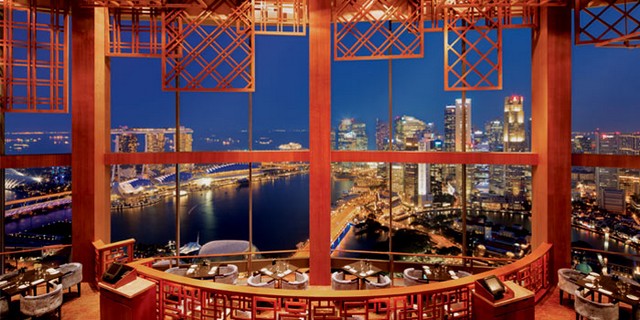 Get Inspired By These Outstanding Rooftop Restaurants In Singapore rooftop restaurants Get Inspired By These Outstanding Rooftop Restaurants In Singapore Equinox Night Interior jpg 1402285581