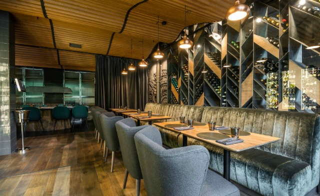 15 Stylish Modern Sofa In Astonishing Restaurant Interiors  modern sofas 15 Stylish Modern Sofas In Astonishing Restaurant Interiors sofa13