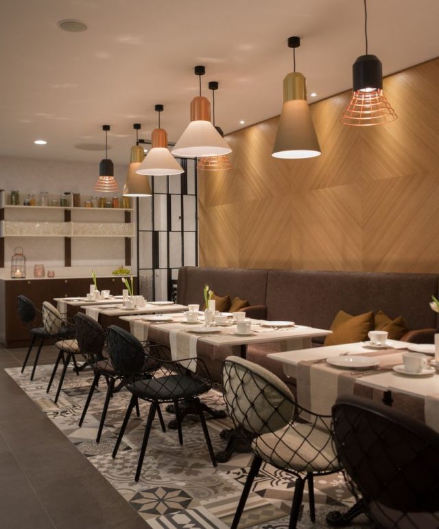 7 Remarkable Hospitality Interior Design Ideas By JOI-Design hospitality interior design 7 Remarkable Hospitality Interior Design Ideas By JOI-Design csm img de hotel am fischmarkt 4 f4fc005614 e1476969829562