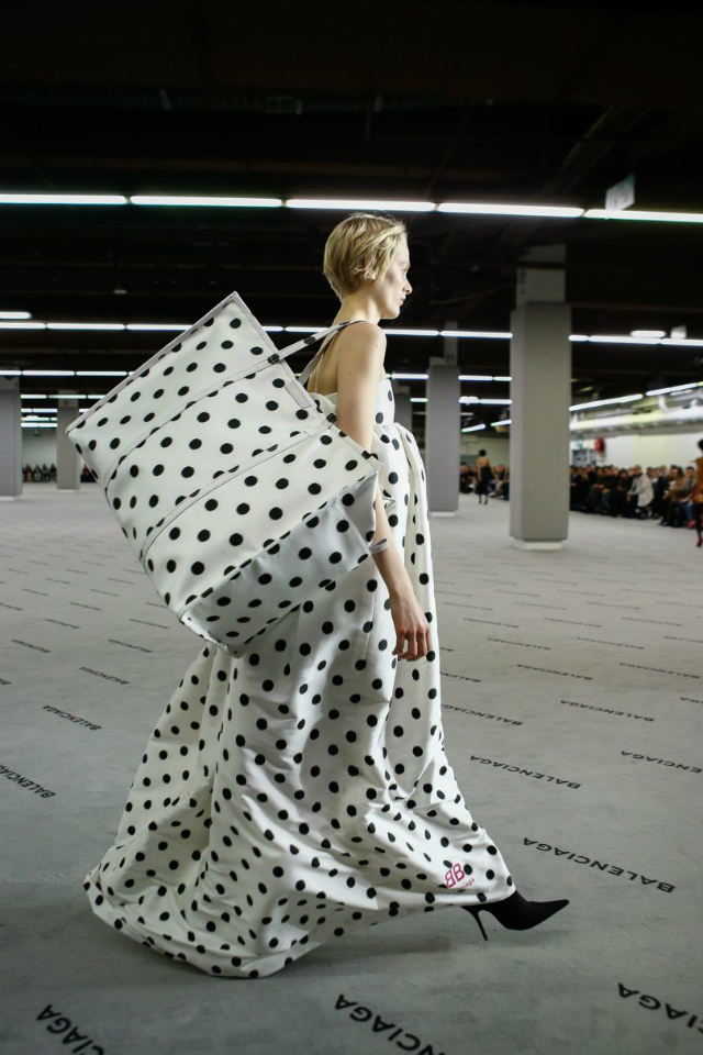 Get Inspired by the Best Moments at Paris paris fashion week Get Inspired by the Best Moments at Paris Fashion Week 2017 etbg