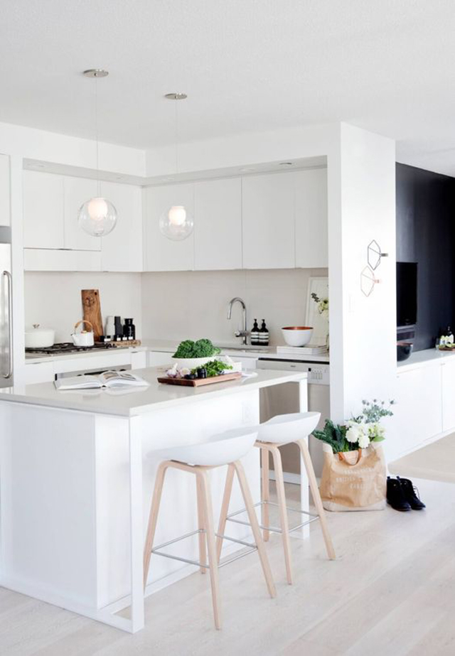 11 Must-Have Bar For A Stylish Home Bar  bar chairs 10 Must-Have Bar Chairs For A Stylish Home Bar c43a738892f10b8bb23bd5438e145bf0