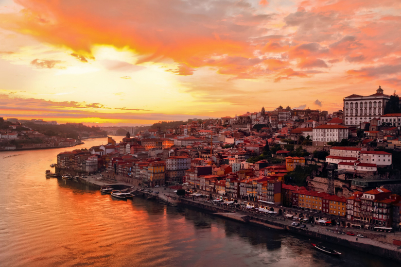 travel 10 amazing countries to travel alone portugal