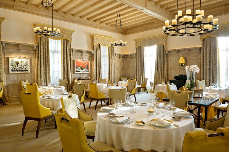 Extraordinary Dining Room Projects by Alberto Pinto
