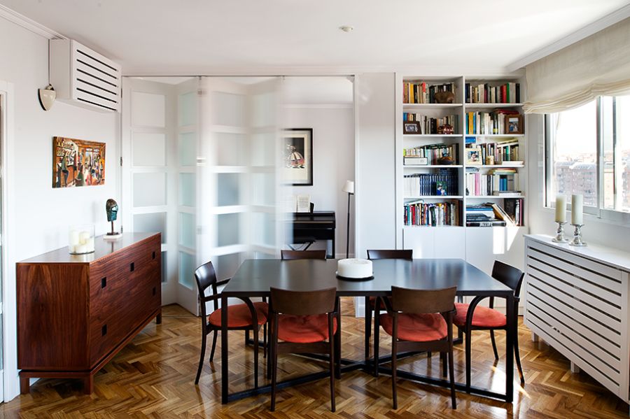 white library, brown dining table, red dining chairs, brown cabinets, candles estudio marcos mela Estudio Marcos Mela Playful Designs Estudio Marcos Mela Playful Designs1 8 1