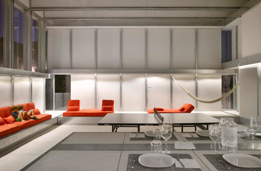living room by Ensamble Studio with orange sofas and a ping pong table ensamble studio Ensamble Studio Modern Interior Design Ideas 9df9c9 1c65ff17513f487ab9105228bd956d1e mv2 1