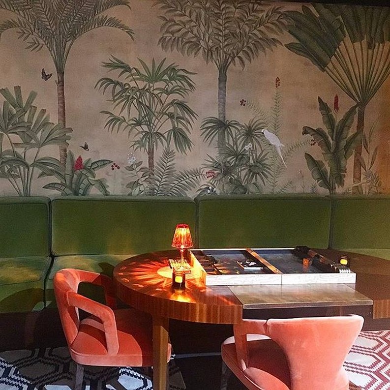 degournay-amazing-mood-in-the-vip-lounge-decorex_international-designed-by-suzyhoodless-featuring-our-amazonia-hand-painted-wallpape
